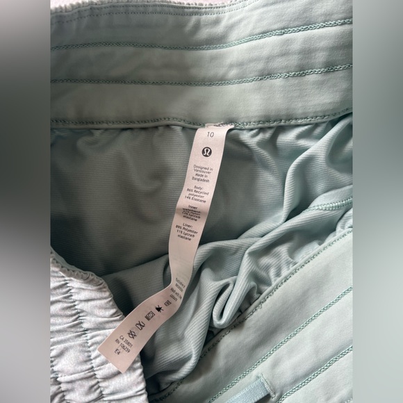 Lululemon Hotty Hot Short - Picture 3 of 5